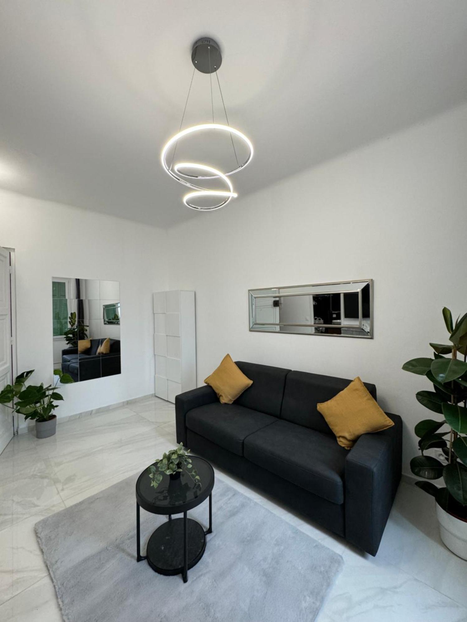 Newly Refurbished Apartment *